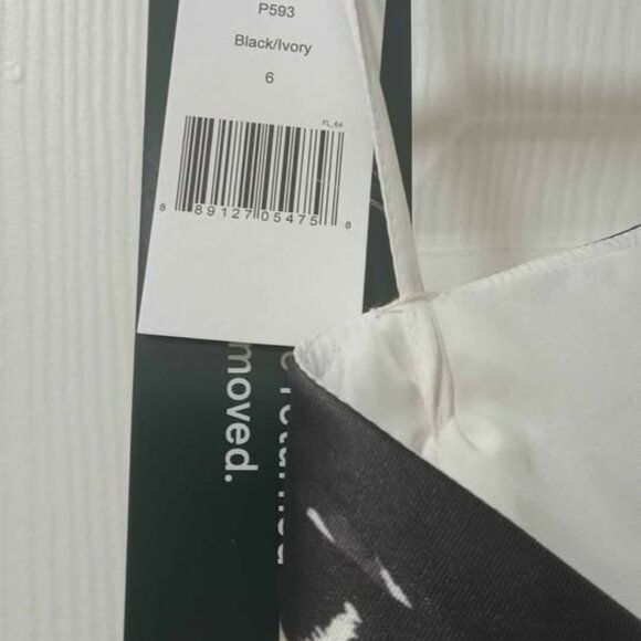 Amsale Strapless Brushstroke Detail Formal Evening Wedding Trumpet Gown, Size 6 - Picture 4 of 7